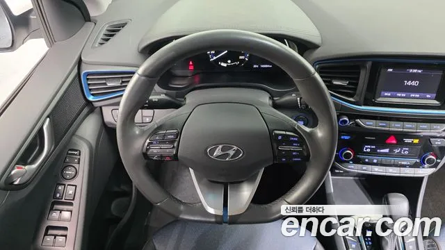 Hyundai Ioniq Hybrid 2017 thumb 9