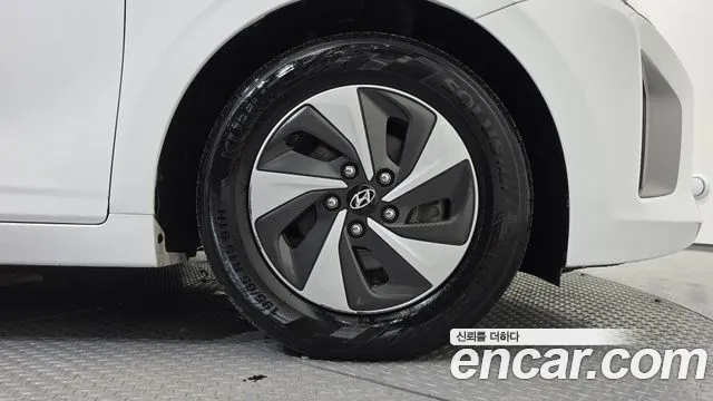Hyundai Ioniq Hybrid 2017 thumb 7