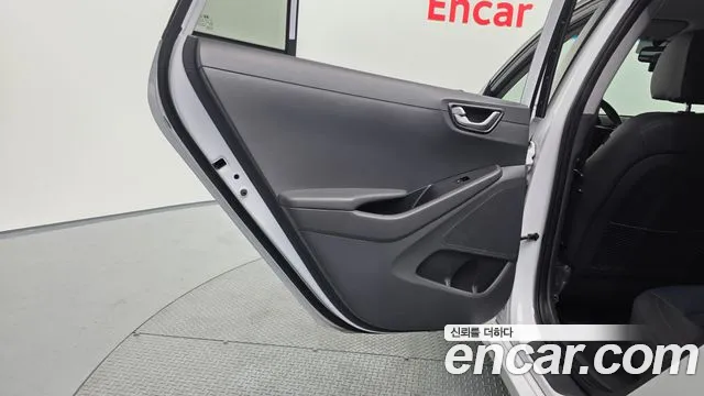 Hyundai Ioniq Hybrid 2017 thumb 8