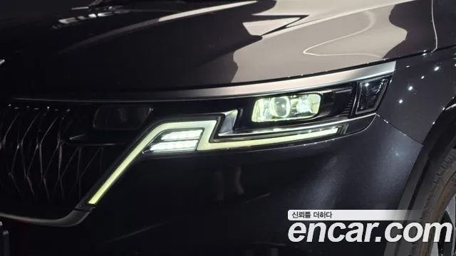 Kia Carnival 2021 thumb 2
