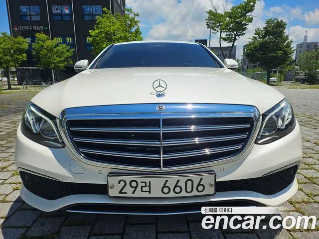 Mercedes-Benz E-Class 2019 thumb 4