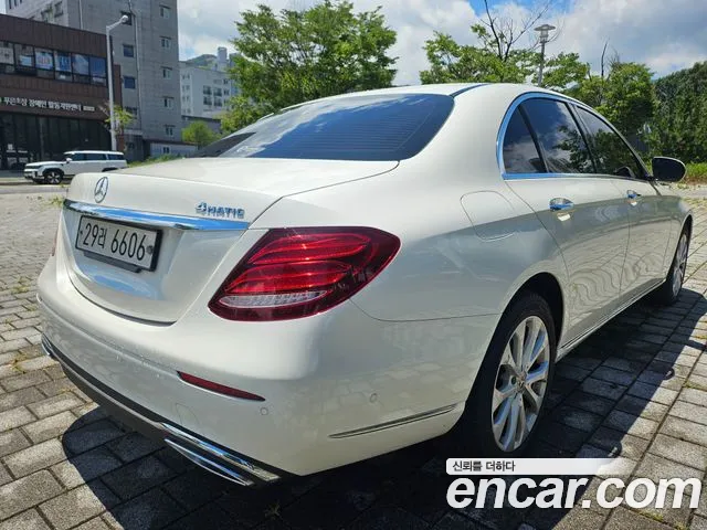 Mercedes-Benz E-Class 2019 thumb 8