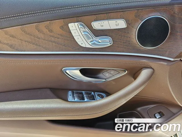 Mercedes-Benz E-Class 2019 thumb 5