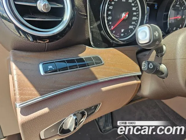 Mercedes-Benz E-Class 2019 thumb 3