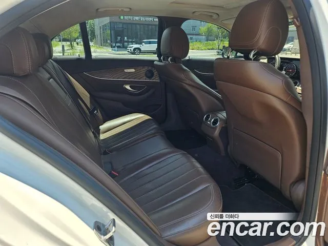 Mercedes-Benz E-Class 2019 thumb 2
