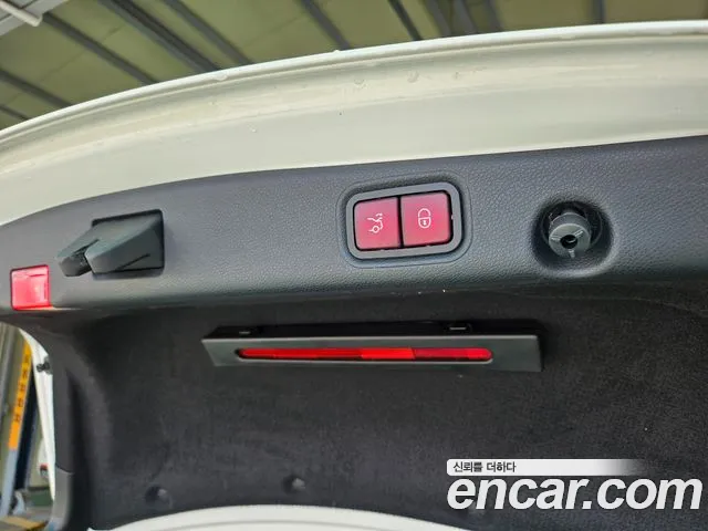 Mercedes-Benz E-Class 2019 thumb 7