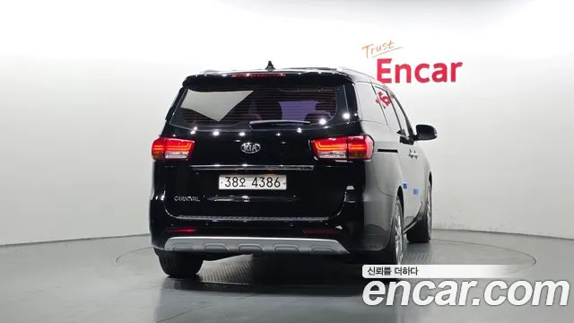 Kia Carnival 2014 thumb 11