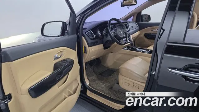 Kia Carnival 2014 thumb 3