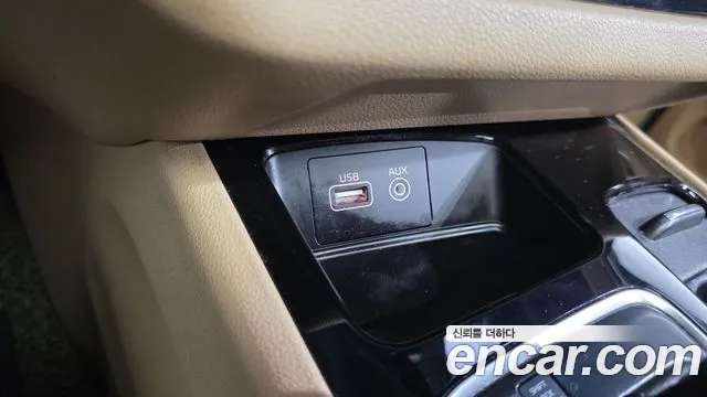 Kia Carnival 2014 thumb 8