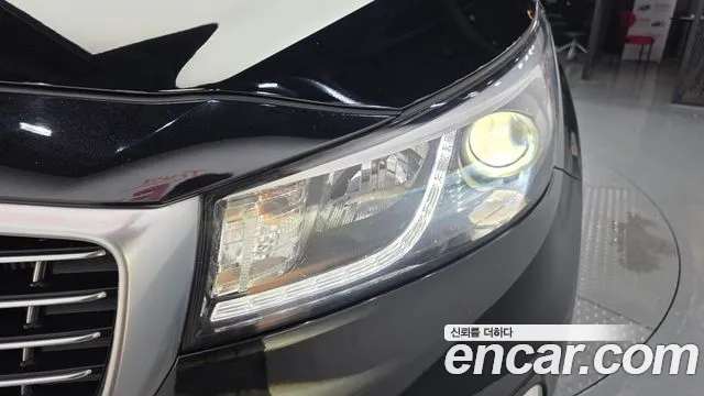 Kia Carnival 2014 thumb 10