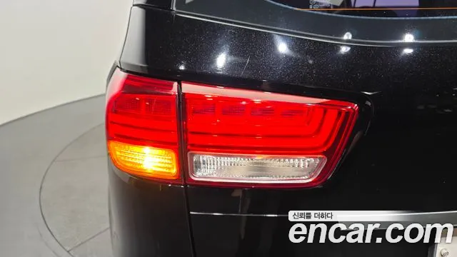Kia Carnival 2014 thumb 7