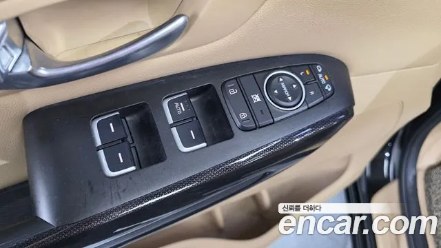 Kia Carnival 2014 thumb 9