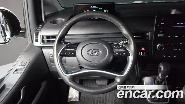 Hyundai Staria 2023 thumb 6