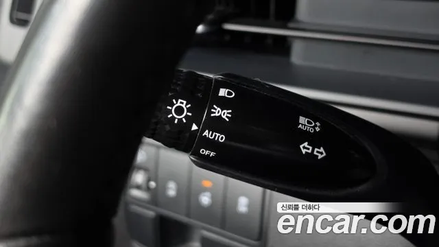 Hyundai Staria 2023 thumb 4