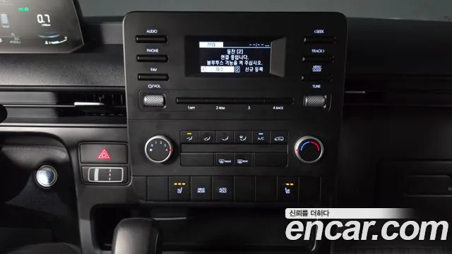 Hyundai Staria 2023 thumb 11