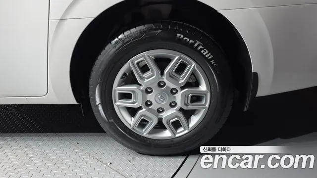 Hyundai Staria 2023 thumb 5