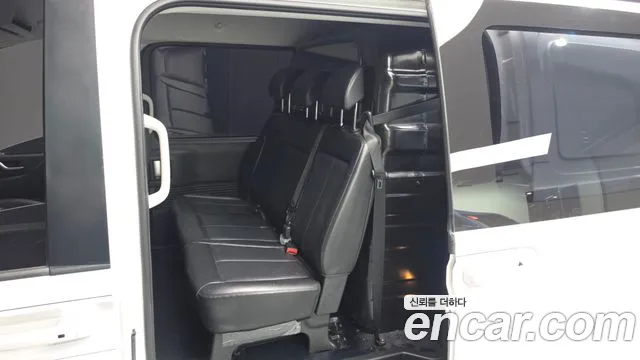 Hyundai Staria 2023 thumb 8