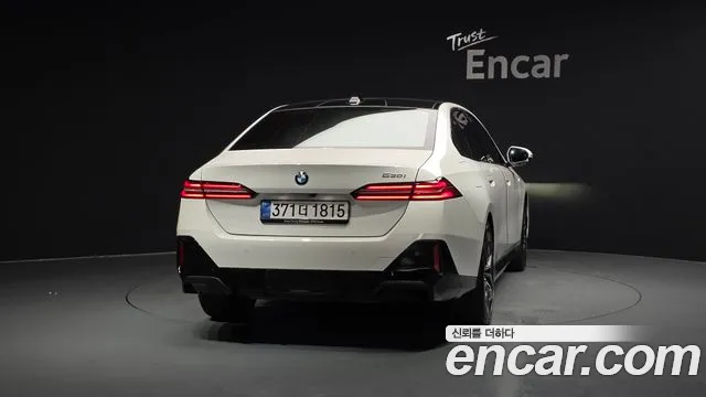 BMW 5 серии 2025 thumb 11