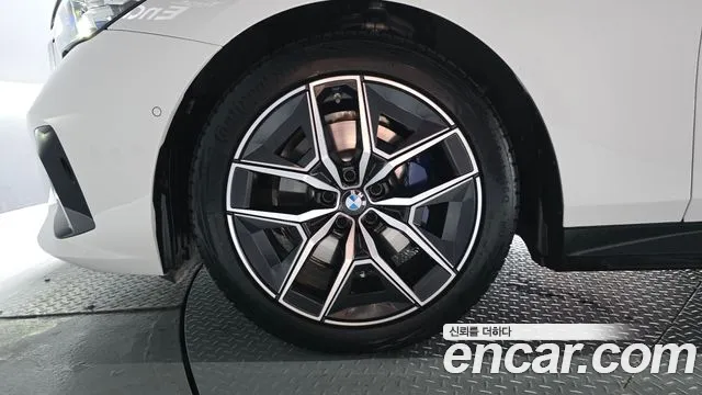 BMW 5 серии 2025 thumb 2