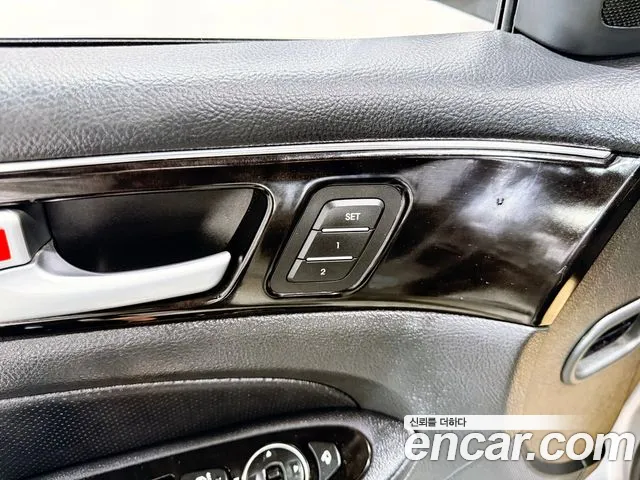 Hyundai Genesis 2012 thumb 6