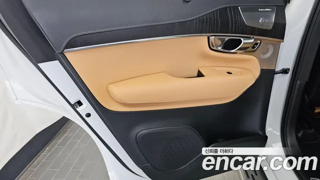 Volvo XC90 2024 thumb 4