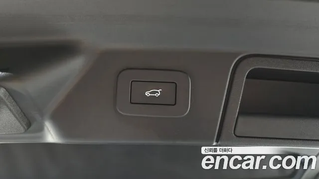Land Rover Range Rover Velar 2023 thumb 9