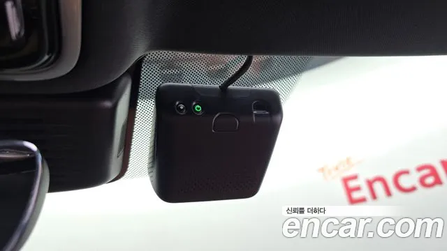 Land Rover Range Rover Velar 2023 thumb 10