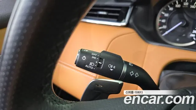 Land Rover Range Rover Velar 2023 thumb 6