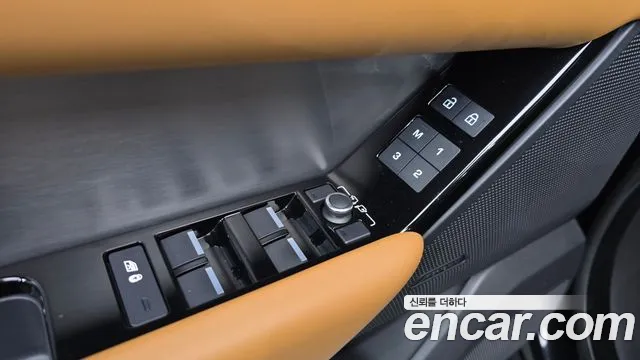 Land Rover Range Rover Velar 2023 thumb 4