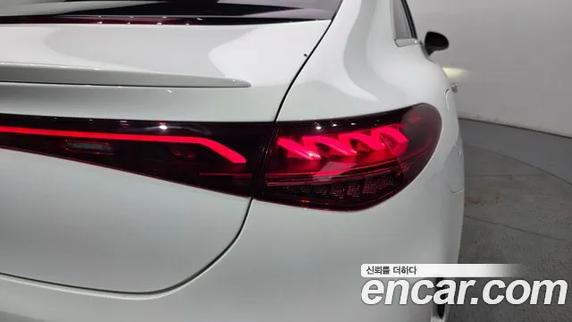 Mercedes-Benz EQE 2023 thumb 9