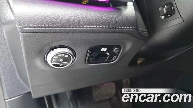 Mercedes-Benz EQE 2023 thumb 10