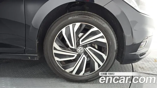 Volkswagen Jetta 2021 thumb 3
