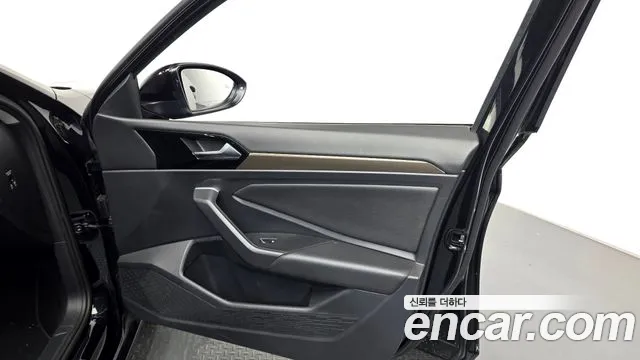 Volkswagen Jetta 2021 thumb 2