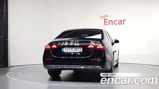 Mercedes-Benz E-Class 2024 thumb 9