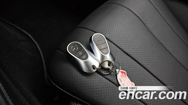 Mercedes-Benz E-Class 2024 thumb 3