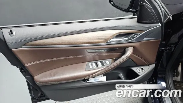 BMW 5 серии 2019 thumb 10