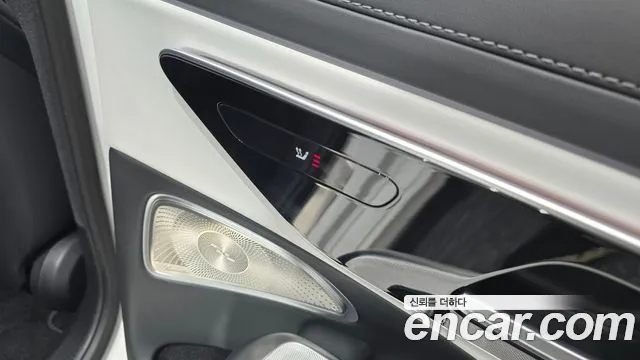 Mercedes-Benz E-Class 2025 thumb 11