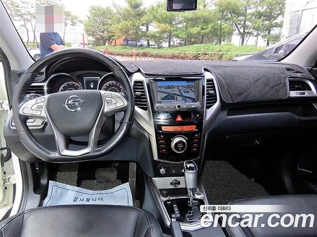 KGM Tivoli 2015 thumb 4