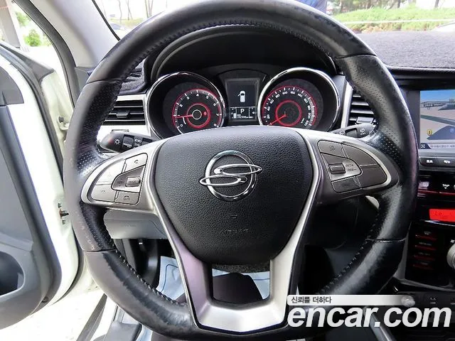 KGM Tivoli 2015 thumb 5