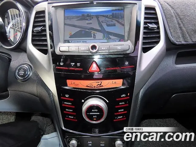 KGM Tivoli 2015 thumb 10