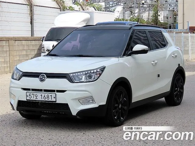 KGM Tivoli 2015 thumb 6