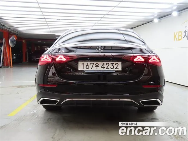 Mercedes-Benz E-Class 2025 thumb 2