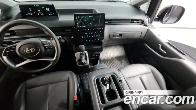 Hyundai Staria 2025 thumb 11