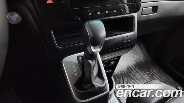 Hyundai Staria 2025 thumb 5
