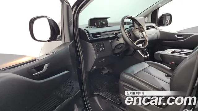 Hyundai Staria 2025 thumb 10