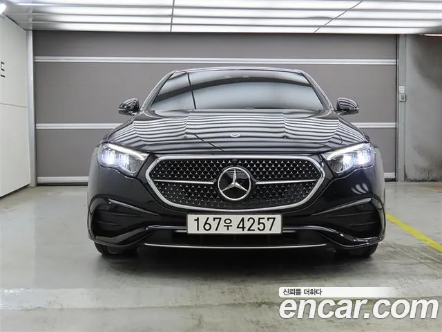 Mercedes-Benz E-Class 2025 thumb 8