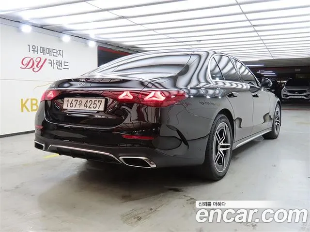 Mercedes-Benz E-Class 2025 thumb 5