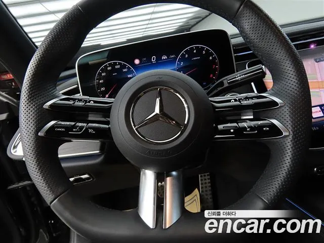 Mercedes-Benz E-Class 2025 thumb 3