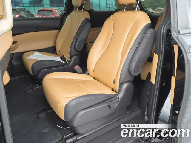Kia Carnival 2023 thumb 9