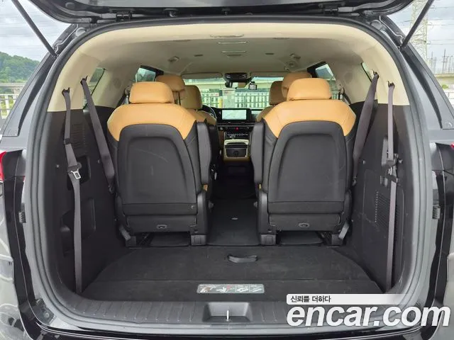 Kia Carnival 2023 thumb 4